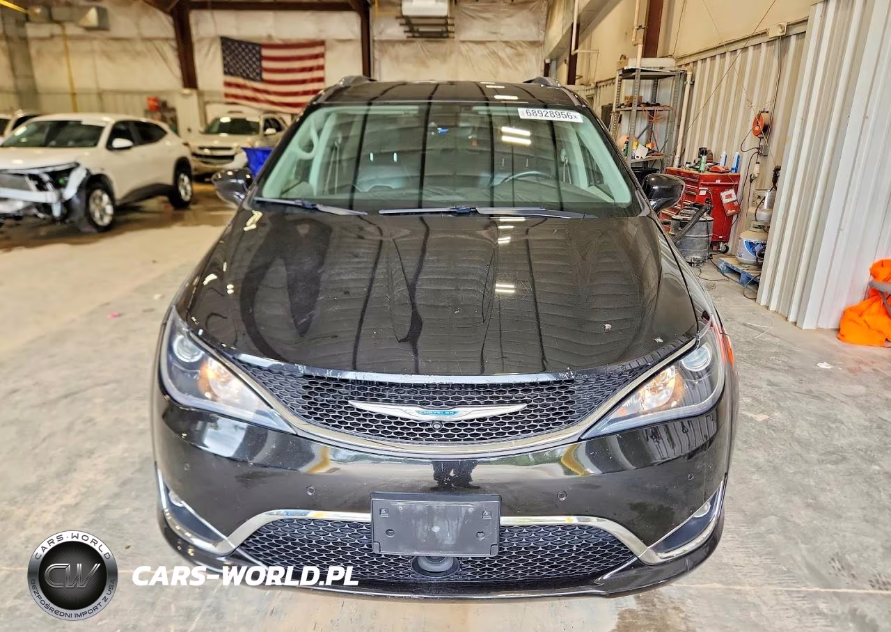 2017 Chrysler Pacifica Touring L Plus VIN:2C4RC1EG5HR729493 - 5