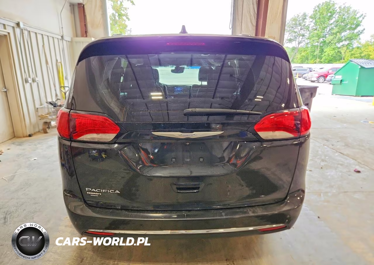 2017 Chrysler Pacifica Touring L Plus VIN:2C4RC1EG5HR729493 - 6