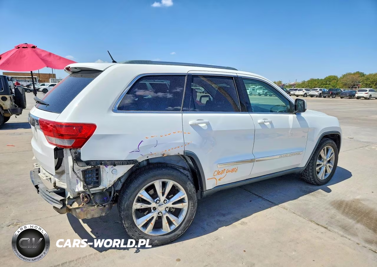 2013 Jeep Grand Cherokee Laredo VIN:1C4RJEAG2DC558367 - 3