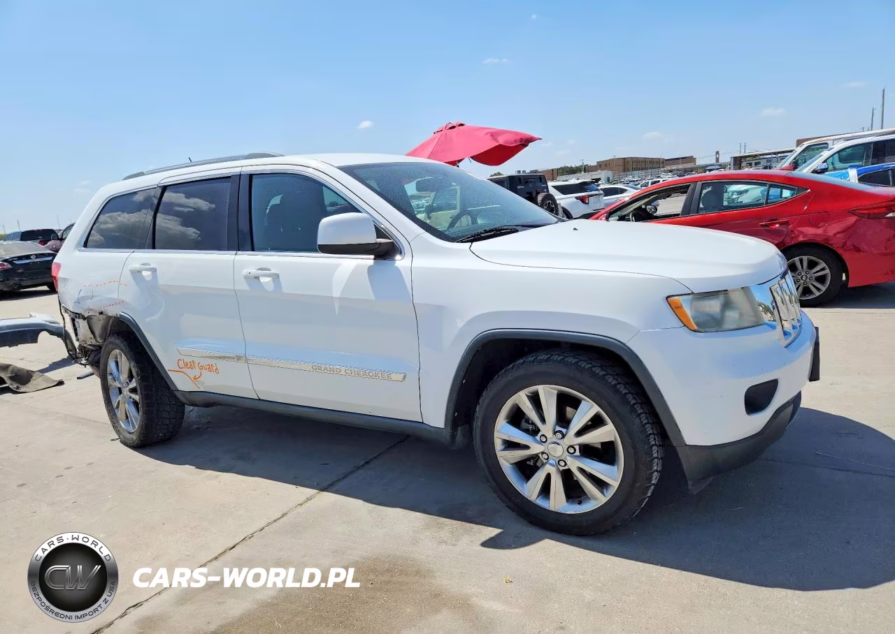 2013 Jeep Grand Cherokee Laredo VIN:1C4RJEAG2DC558367 - 4
