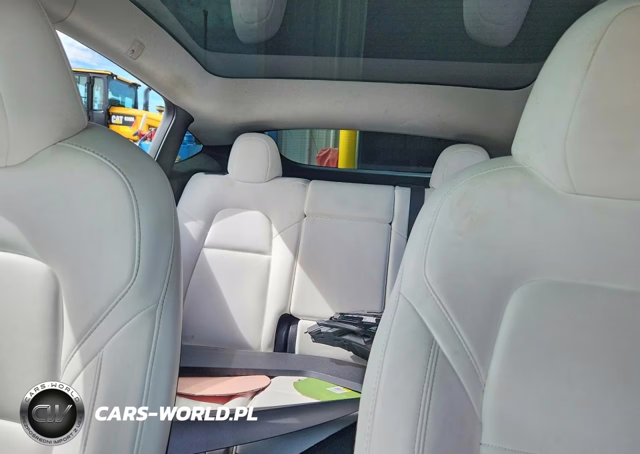 2024 Tesla Model Y VIN:7SAYGAEE3RF990362 - 10