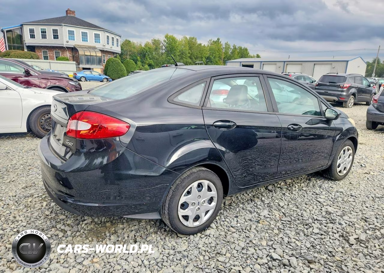 2013 Ford Fiesta S VIN:3FADP4AJ7DM103128 - 3