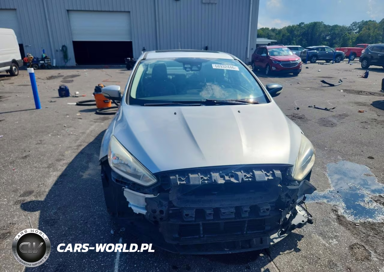 2018 Ford Focus Titanium VIN:1FADP3J24JL201694 - 5
