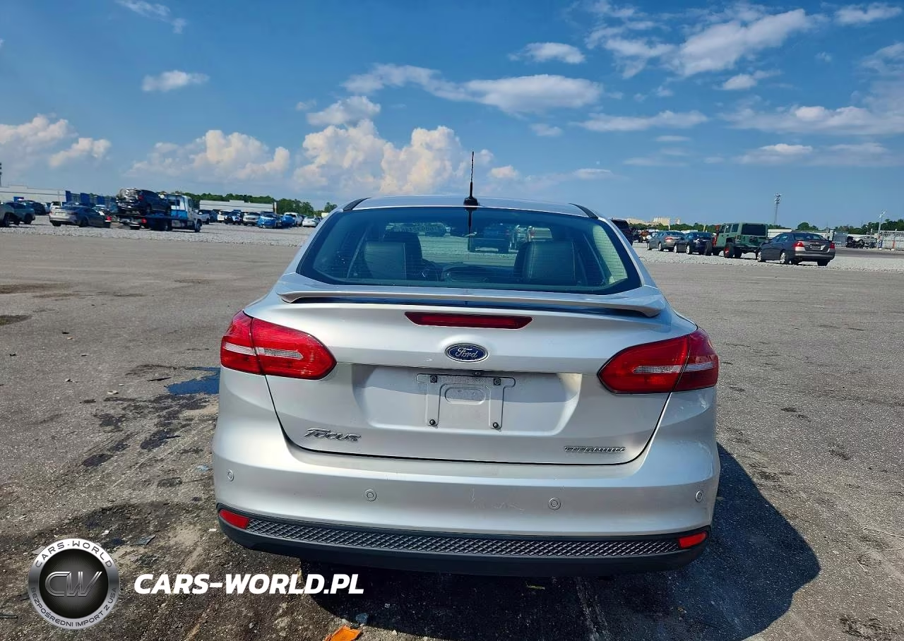 2018 Ford Focus Titanium VIN:1FADP3J24JL201694 - 6