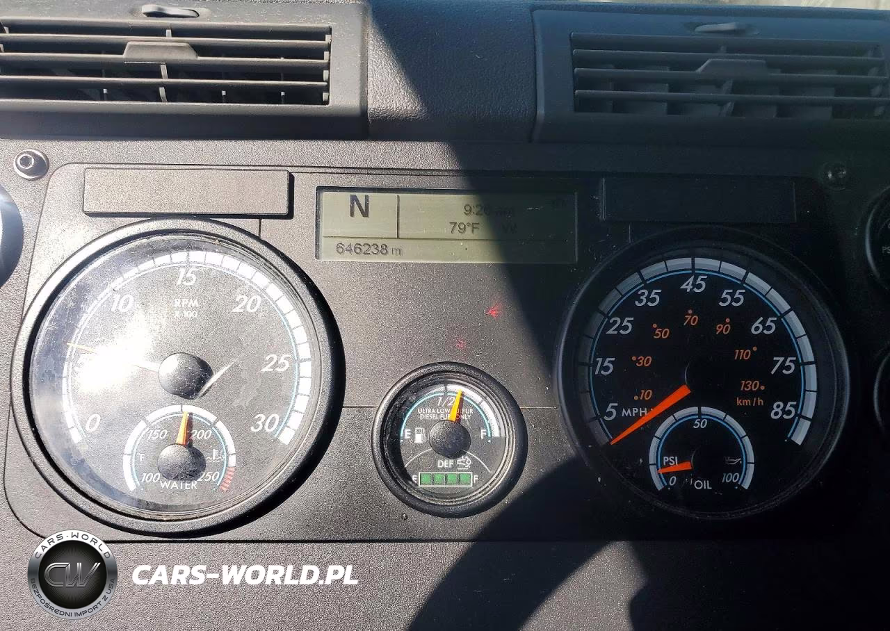 2017 Freightliner Cascadia 125 Semi Truck VIN:3AKJGLDR0HSHF8792 - 9