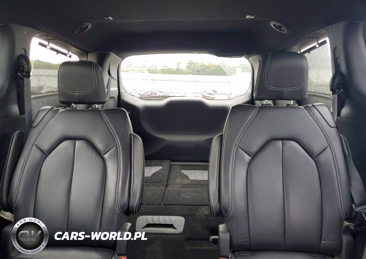 2020 Chrysler Pacifica Touring L VIN:2C4RC3BG5LR288635 - 10