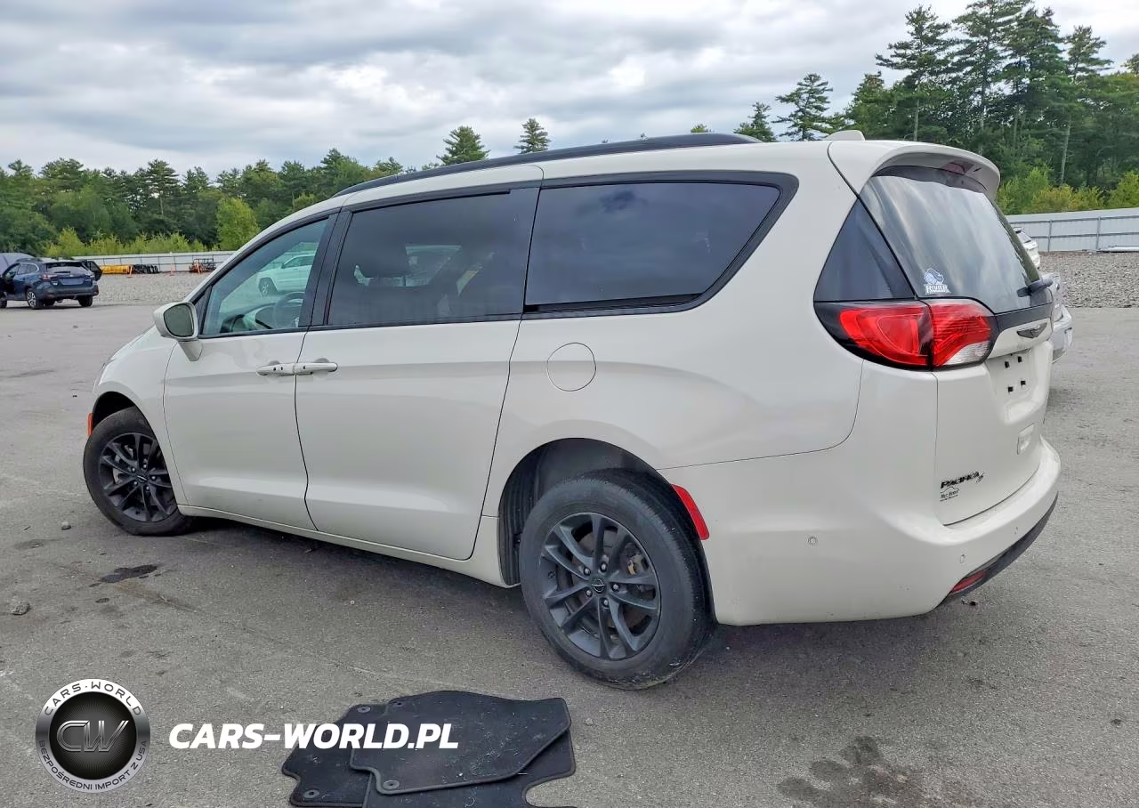 2020 Chrysler Pacifica Touring L VIN:2C4RC3BG5LR288635 - 2