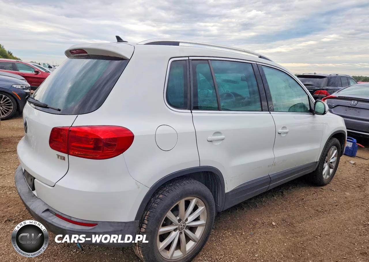 2017 Volkswagen Tiguan Wolfsburg VIN:WVGRV7AX7HW500173 - 3