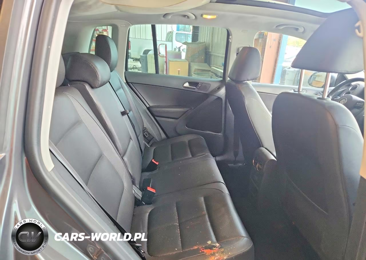 2016 Volkswagen Tiguan S VIN:WVGAV7AX4GW600274 - 11