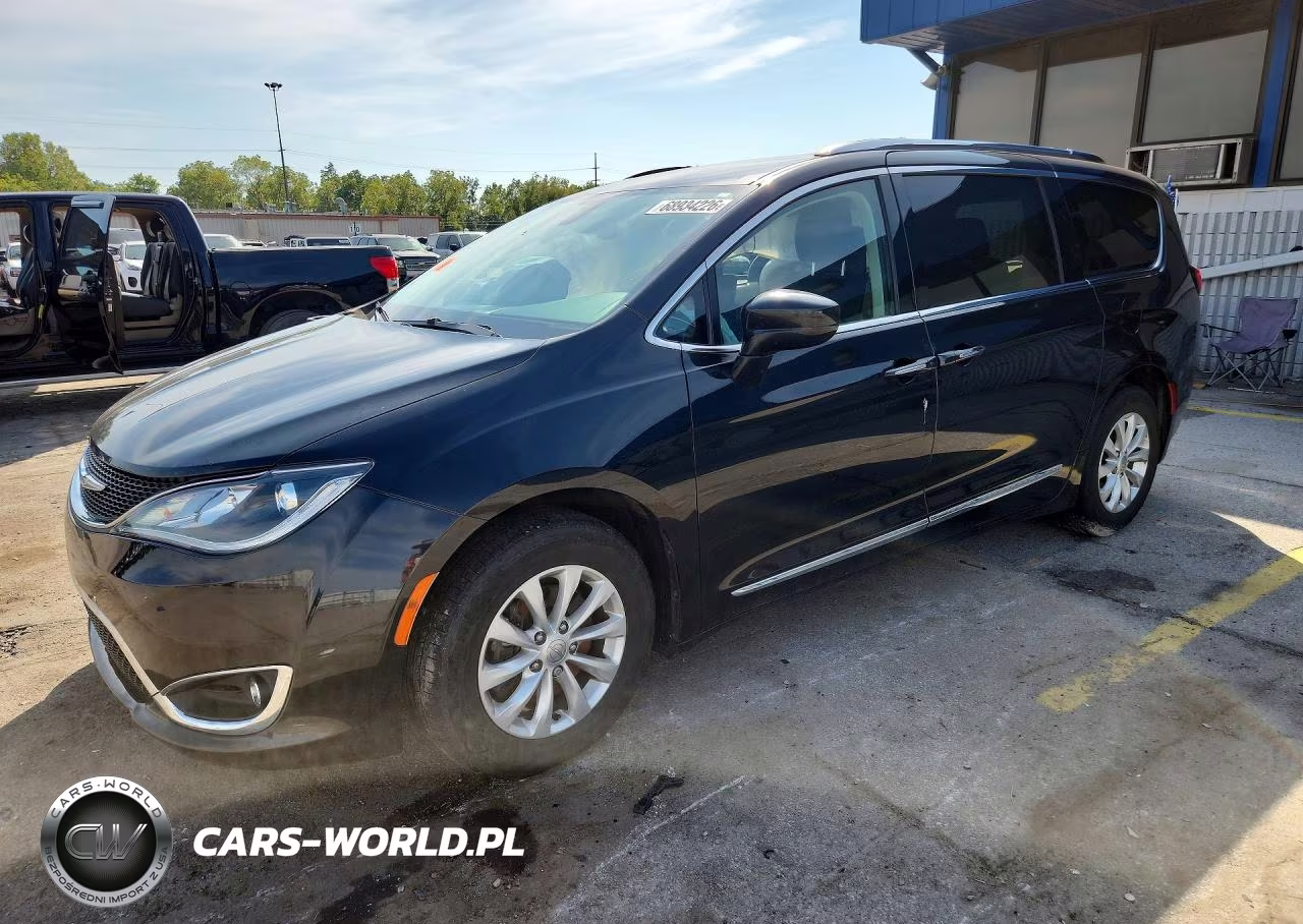 2018 Chrysler Pacifica Touring L Plus VIN:2C4RC1EG3JR293345 - 1