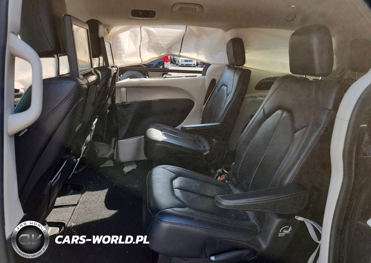 2018 Chrysler Pacifica Touring L Plus VIN:2C4RC1EG3JR293345 - 10