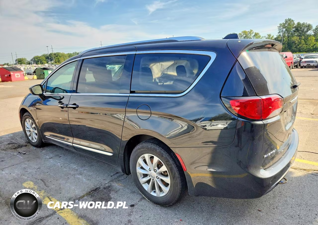 2018 Chrysler Pacifica Touring L Plus VIN:2C4RC1EG3JR293345 - 2