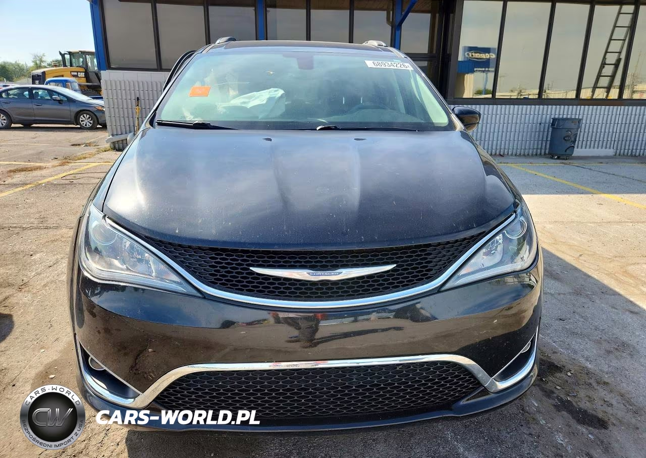 2018 Chrysler Pacifica Touring L Plus VIN:2C4RC1EG3JR293345 - 5