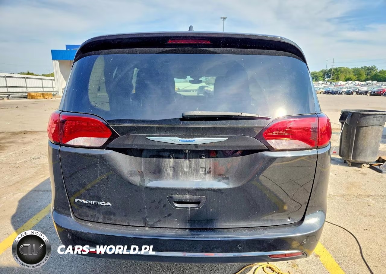 2018 Chrysler Pacifica Touring L Plus VIN:2C4RC1EG3JR293345 - 6
