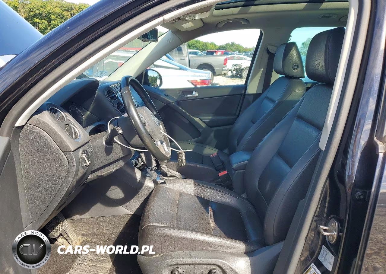 2017 Volkswagen Tiguan Wolfsburg VIN:WVGSV7AX8HW507523 - 7