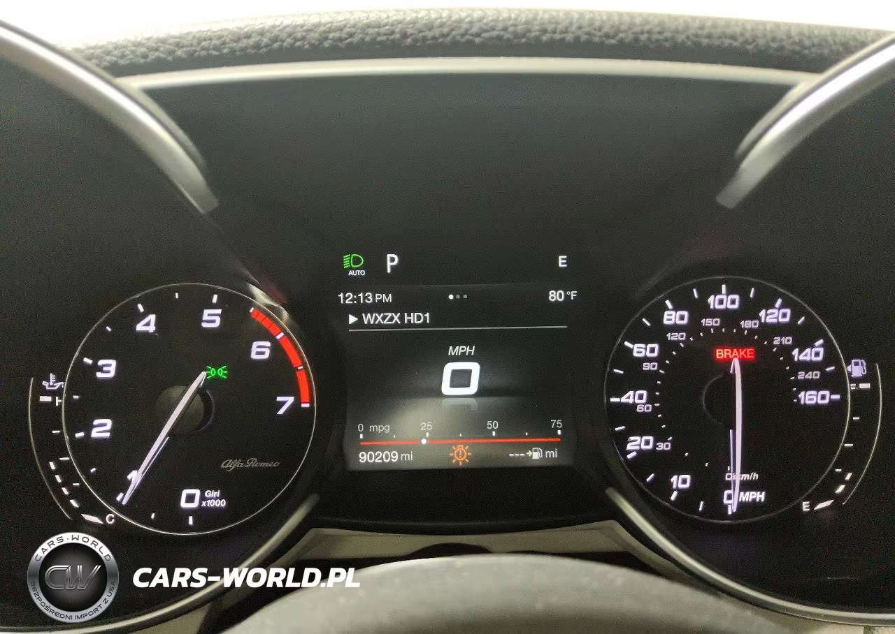 2018 Alfa Romeo Giulia Q4 VIN:ZARFAEDN6J7588978 - 9