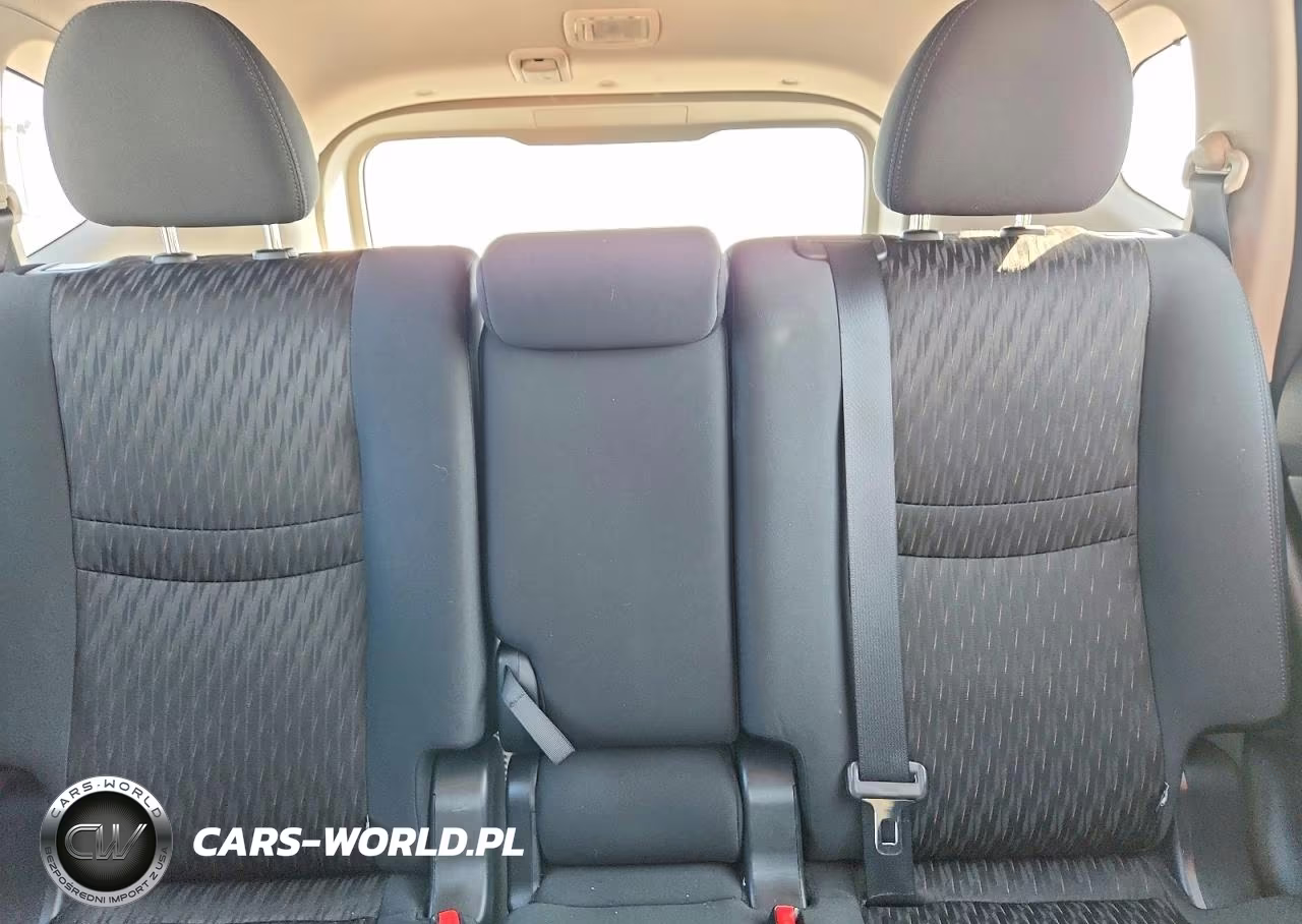 2018 Nissan Rogue S VIN:5N1AT2MV4JC780156 - 10