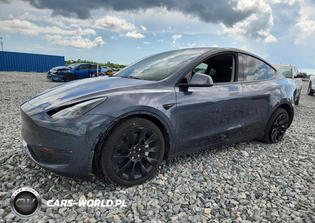 2023 Tesla Model Y VIN:7SAYGDEE2PA058214 - 1