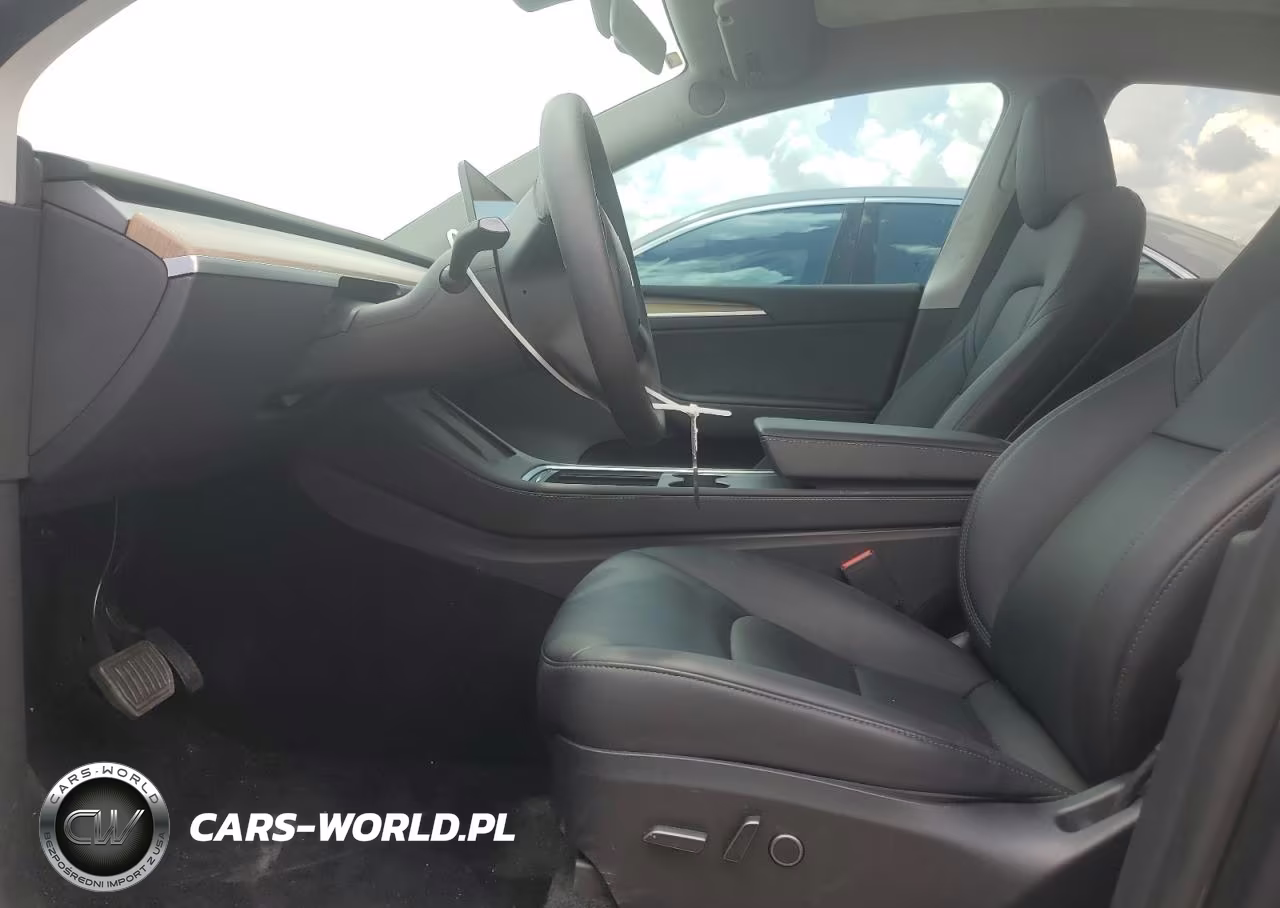 2023 Tesla Model Y VIN:7SAYGDEE2PA058214 - 7