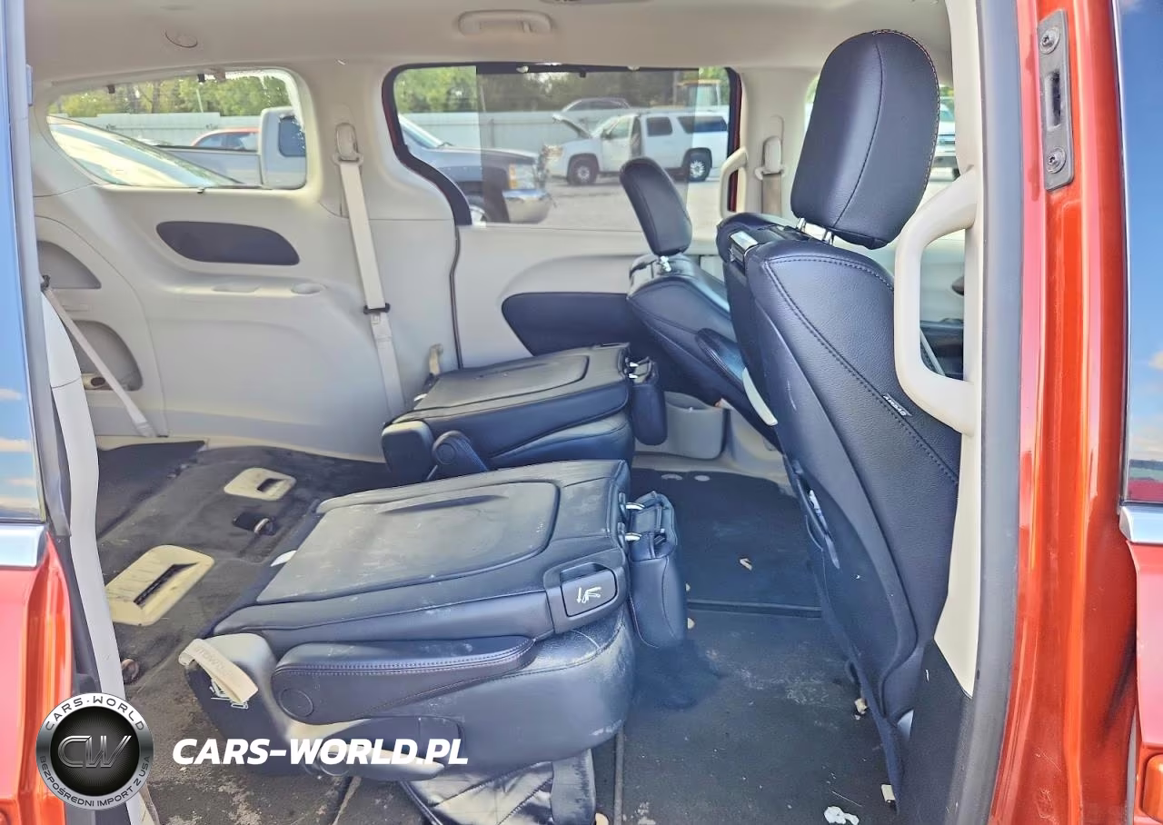 2018 Chrysler Pacifica Touring L Plus VIN:2C4RC1EG8JR248143 - 11