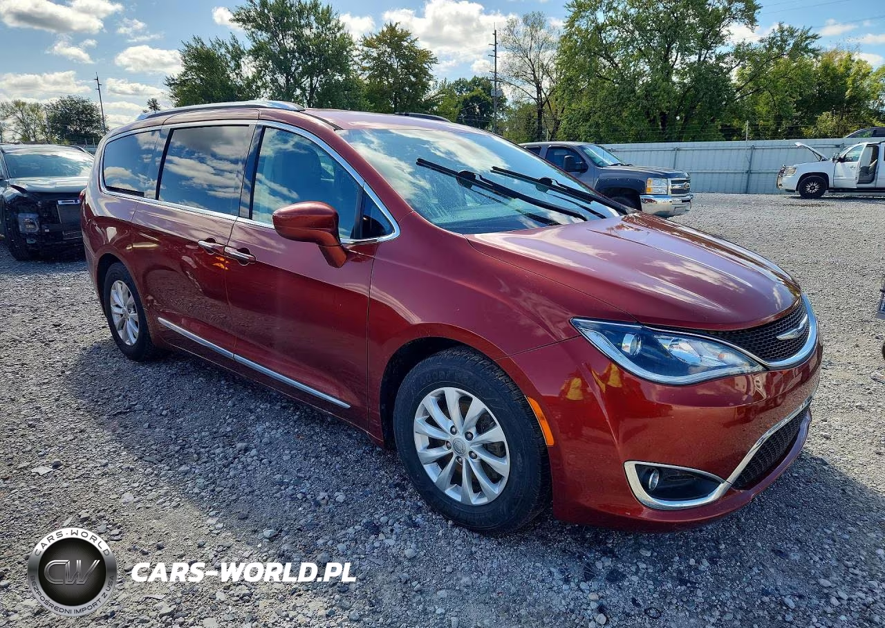 2018 Chrysler Pacifica Touring L Plus VIN:2C4RC1EG8JR248143 - 4