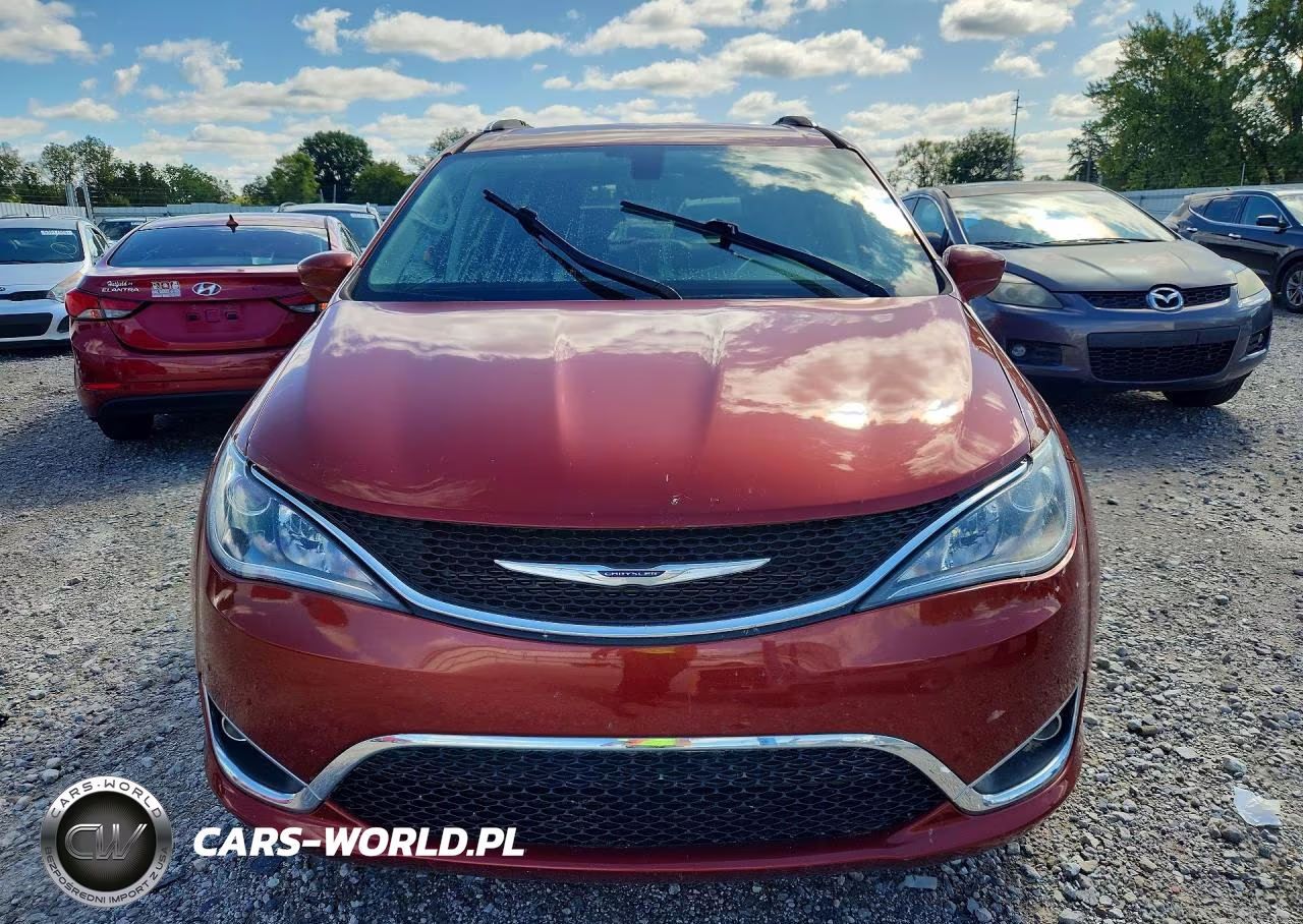2018 Chrysler Pacifica Touring L Plus VIN:2C4RC1EG8JR248143 - 5