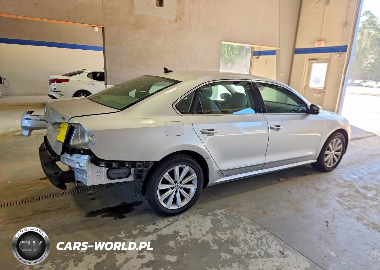2013 Volkswagen Passat Sel VIN:1VWCH7A35DC070795 - 3