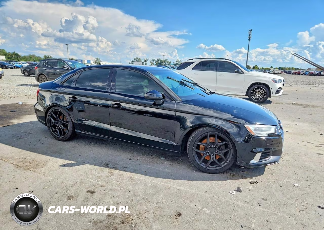 2018 Audi A3 Premium VIN:WAUAUGFFXJ1060342 - 4