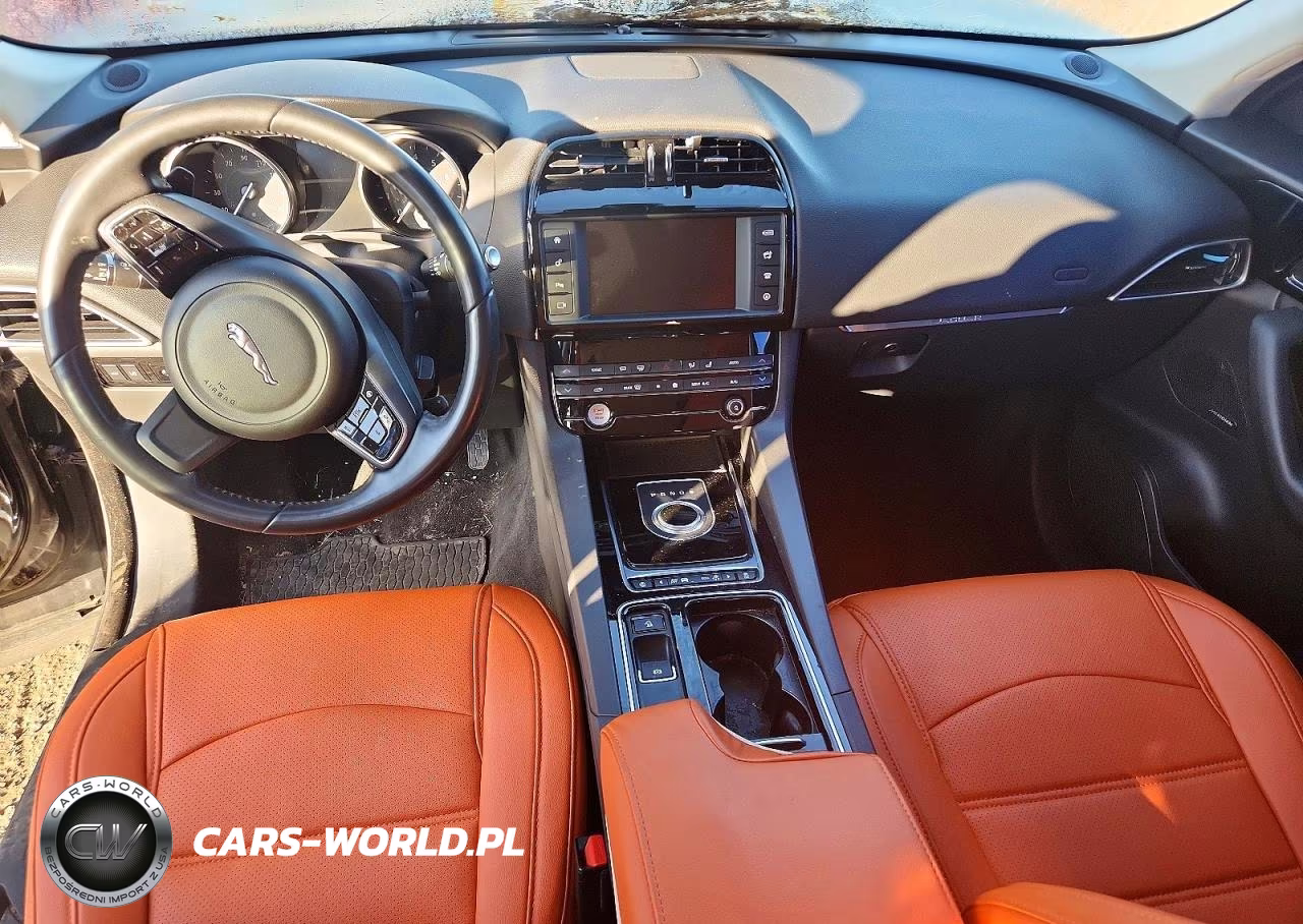 2018 Jaguar F-Pace Premium VIN:SADCJ2EV1JA240202 - 8