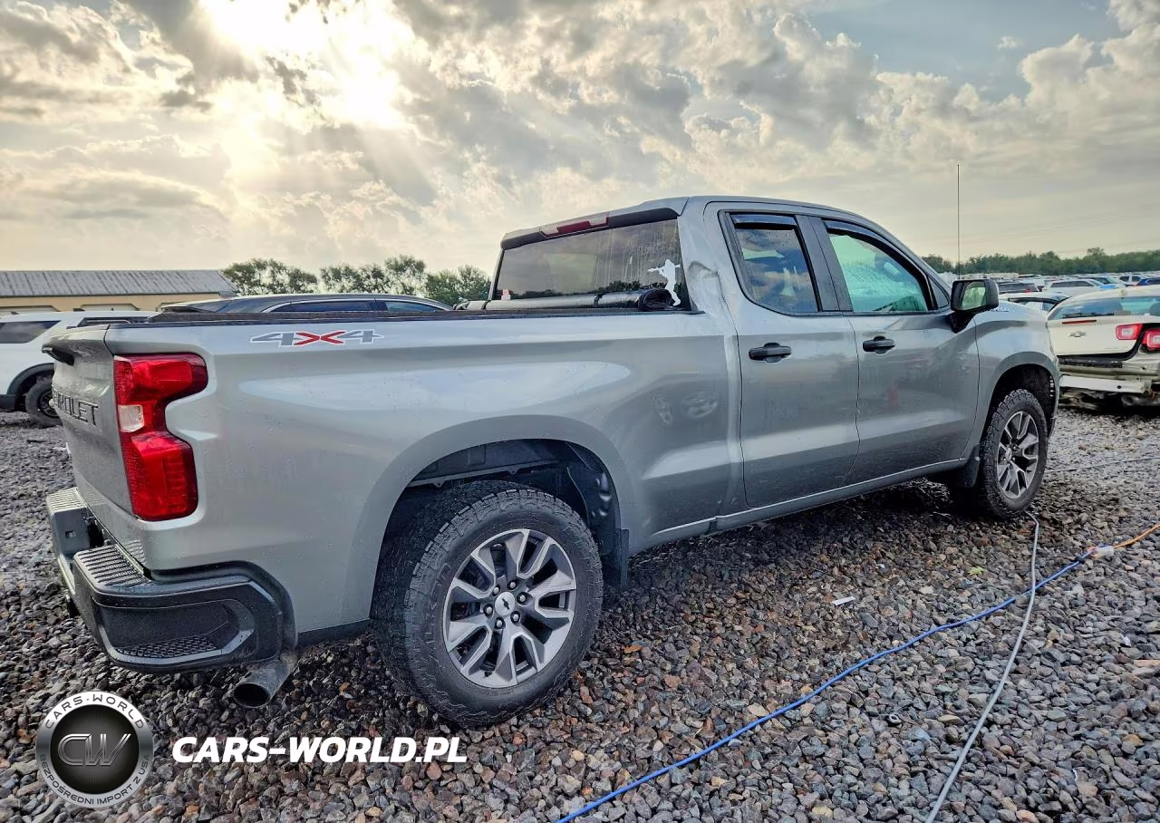 2023 Chevrolet Silverado K1500 VIN:1GCRDAEK2PZ220273 - 3