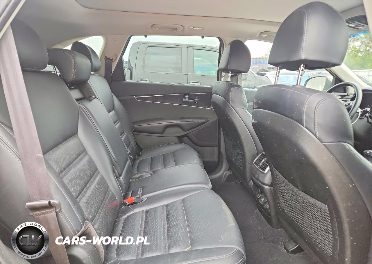 2018 Kia Sorento Ex VIN:5XYPHDA58JG402868 - 11