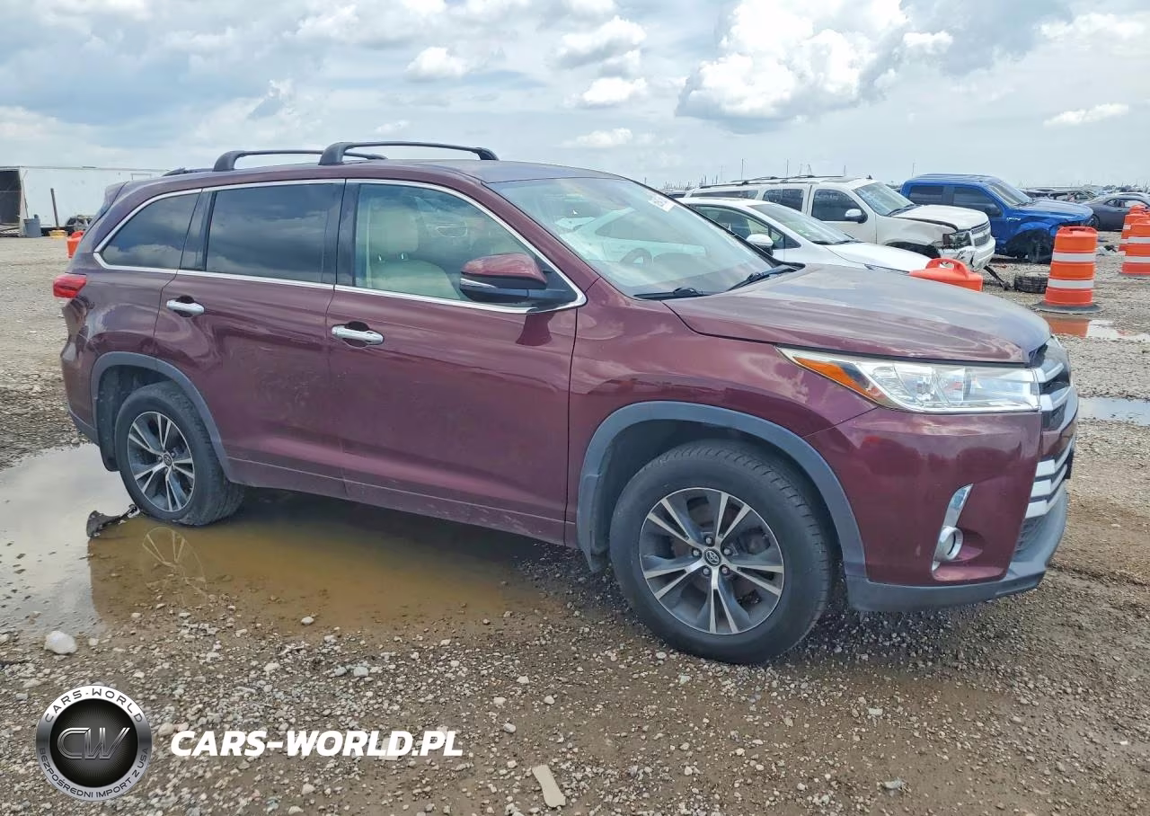 2017 Toyota Highlander Le Plus VIN:5TDBZRFH7HS386201 - 4