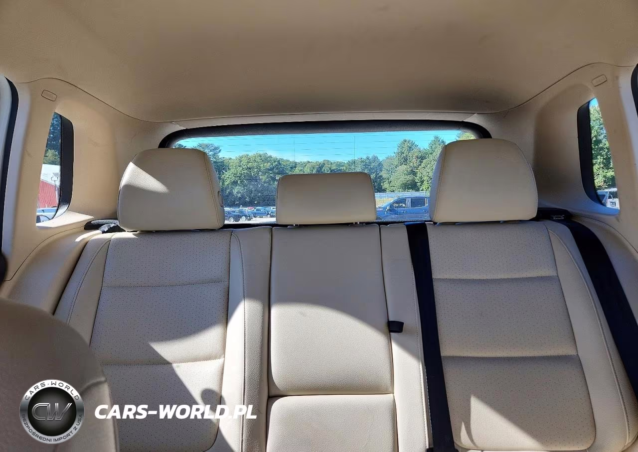 2016 Volkswagen Tiguan S VIN:WVGBV7AX1GW525893 - 10