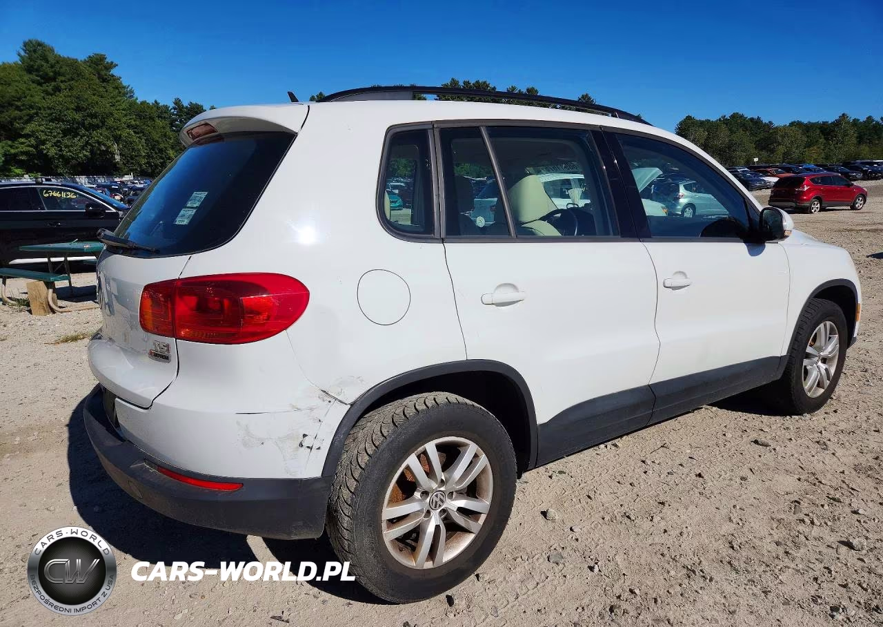 2016 Volkswagen Tiguan S VIN:WVGBV7AX1GW525893 - 3