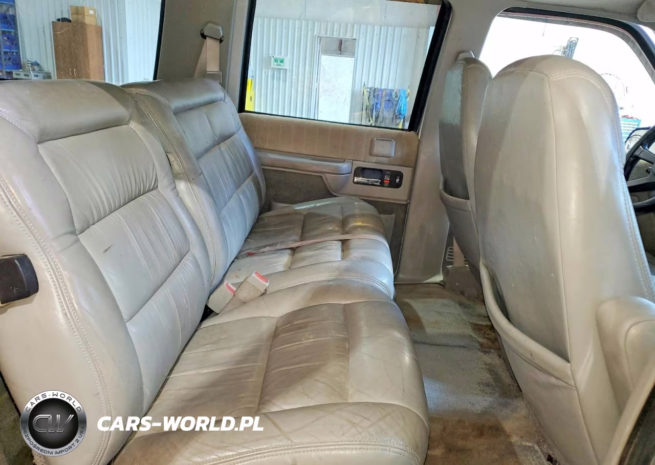 1994 GMC Suburban C1500 VIN:1GKEC16KXRJ733468 - 11