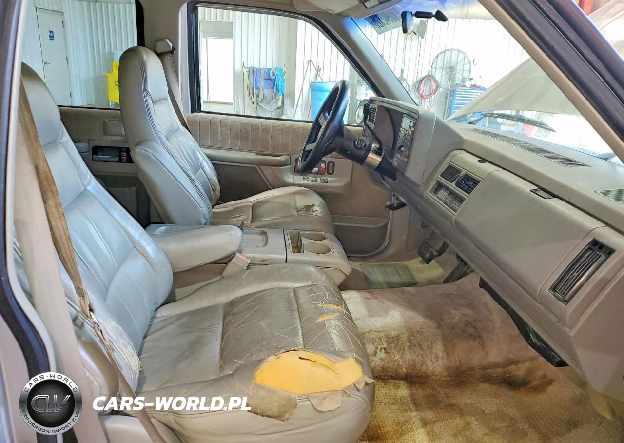 1994 GMC Suburban C1500 VIN:1GKEC16KXRJ733468 - 7