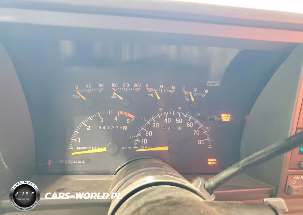 1994 GMC Suburban C1500 VIN:1GKEC16KXRJ733468 - 9