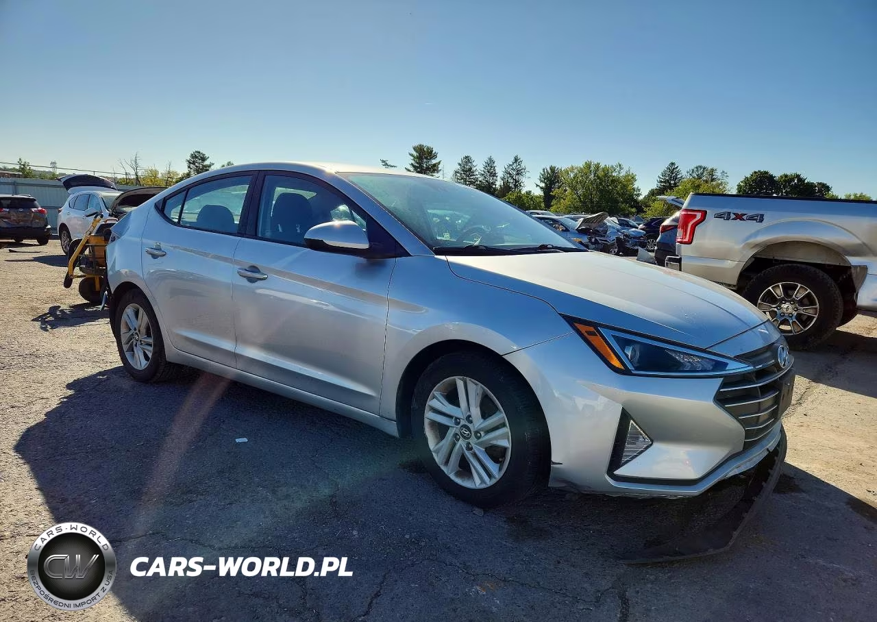 2019 Hyundai Elantra Sel VIN:5NPD84LFXKH403751 - 4