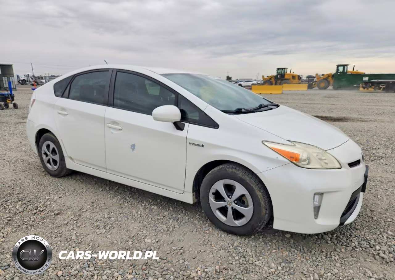 2013 Toyota Prius Two VIN:JTDKN3DU5D5664571 - 4