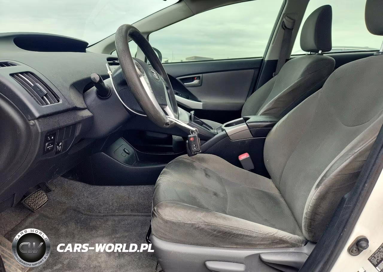 2013 Toyota Prius Two VIN:JTDKN3DU5D5664571 - 7