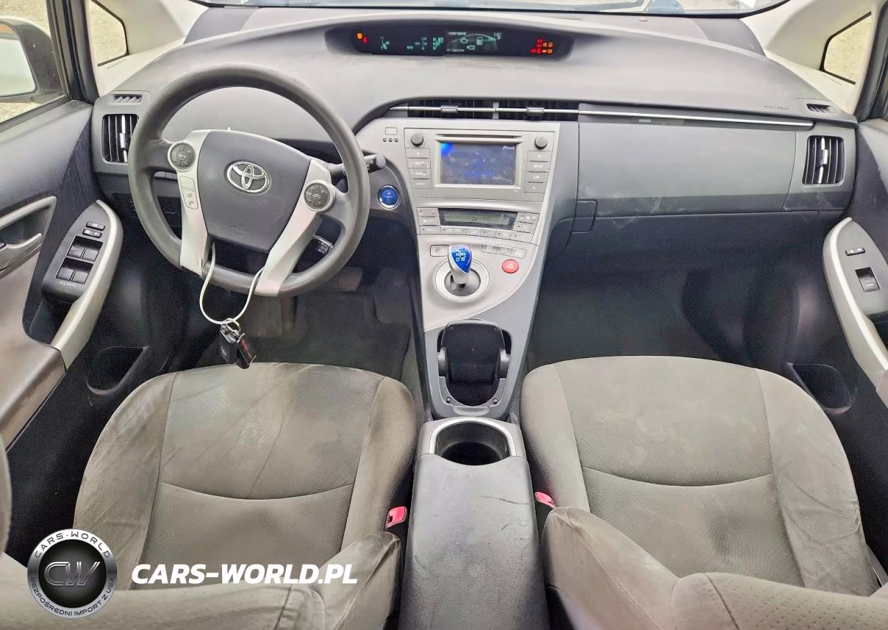 2013 Toyota Prius Two VIN:JTDKN3DU5D5664571 - 8