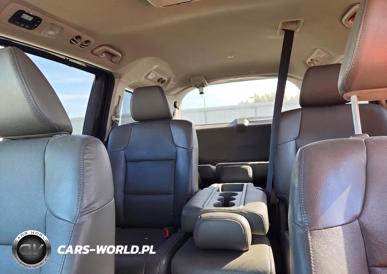 2015 Honda Odyssey Touring VIN:5FNRL5H99FB014343 - 10