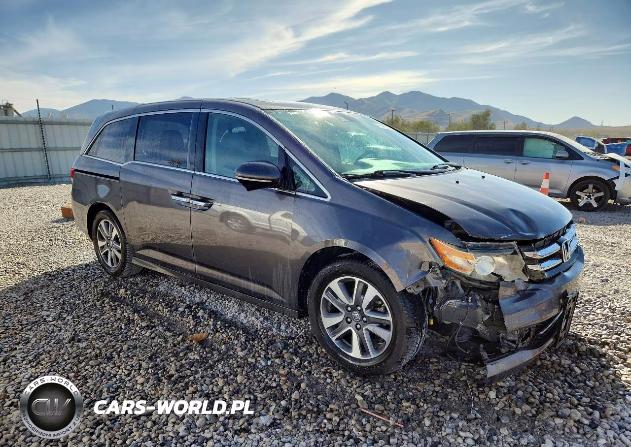 2015 Honda Odyssey Touring VIN:5FNRL5H99FB014343 - 4