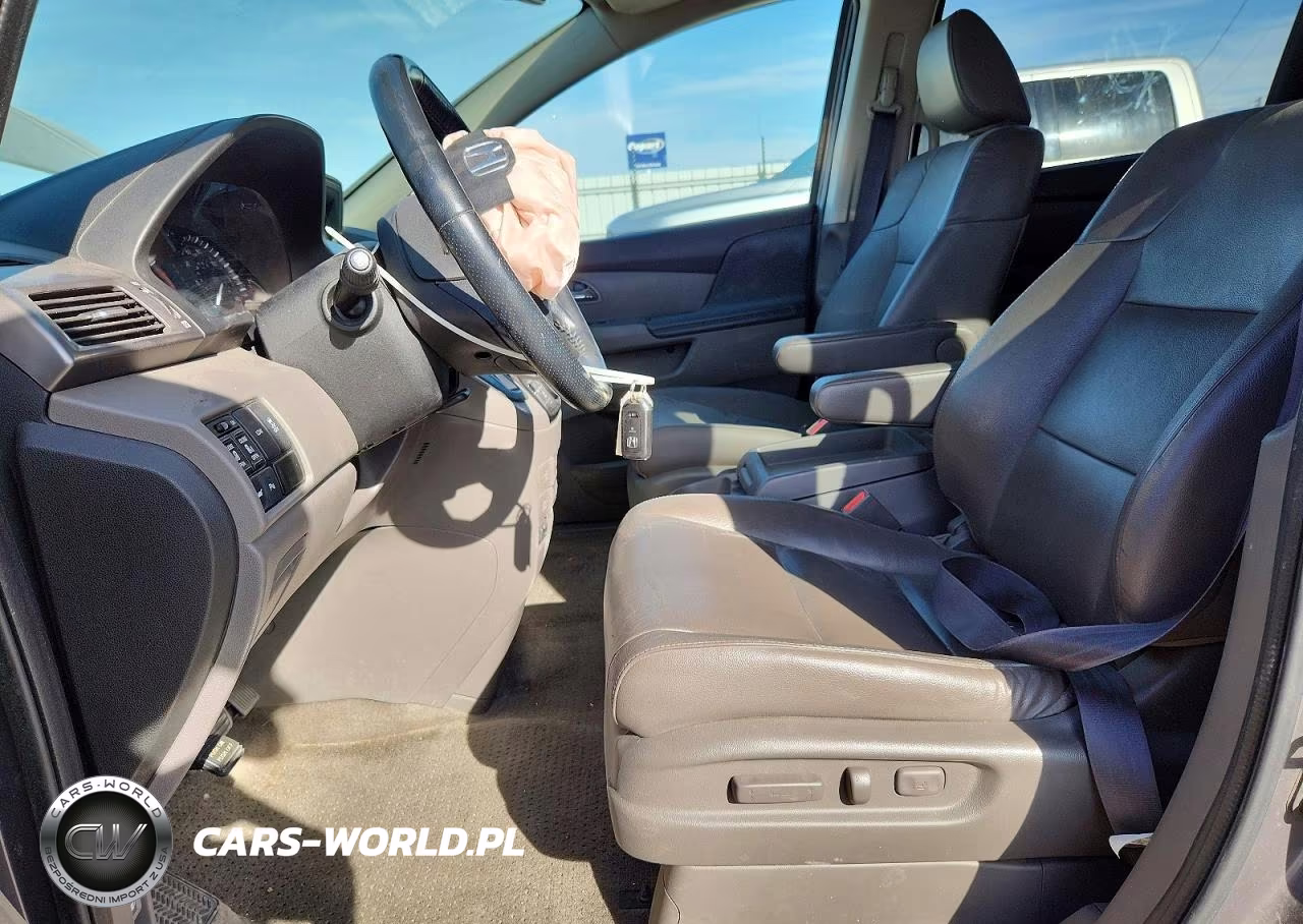 2015 Honda Odyssey Touring VIN:5FNRL5H99FB014343 - 7