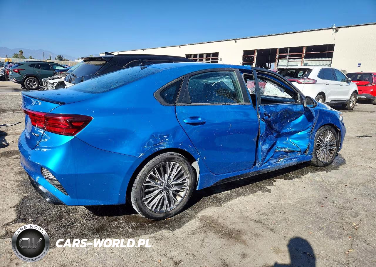 2023 Kia Forte Gt Line VIN:3KPF54AD3PE522739 - 3