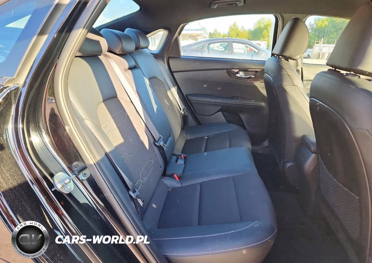 2024 Kia Forte Gt Line VIN:3KPF54AD1RE772516 - 10