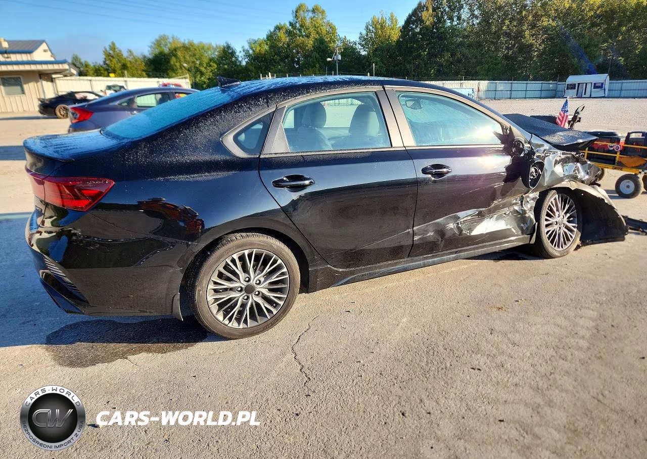 2024 Kia Forte Gt Line VIN:3KPF54AD1RE772516 - 3