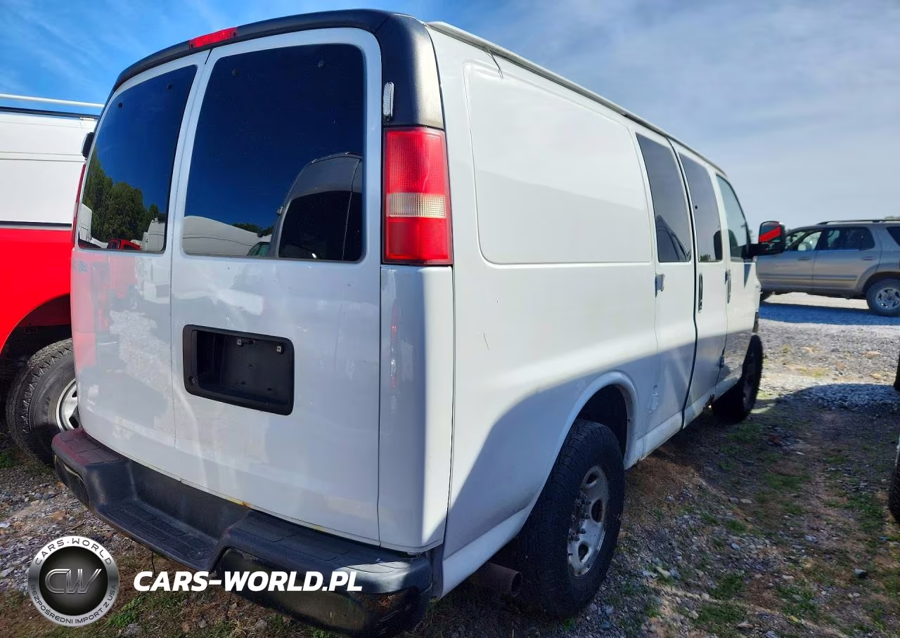 2014 Chevrolet Express G2500 VIN:1GCWGFCA4E1198113 - 3