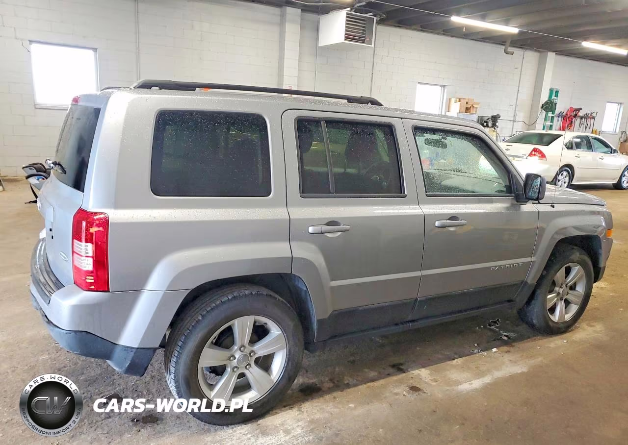 2015 Jeep Patriot Latitude VIN:1C4NJPFB8FD185730 - 3