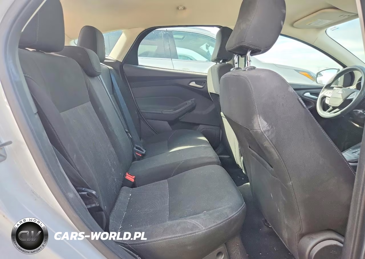 2017 Ford Focus Se VIN:1FADP3K27HL262823 - 10